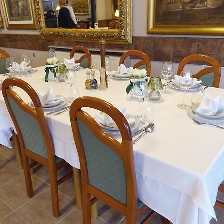 Hotel Vila Tina Загреб Экстерьер фото