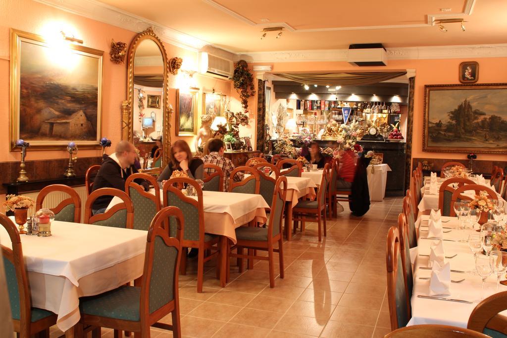 Hotel Vila Tina Загреб Экстерьер фото