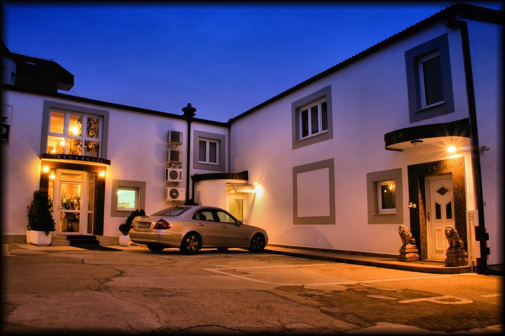 Hotel Vila Tina Загреб Экстерьер фото