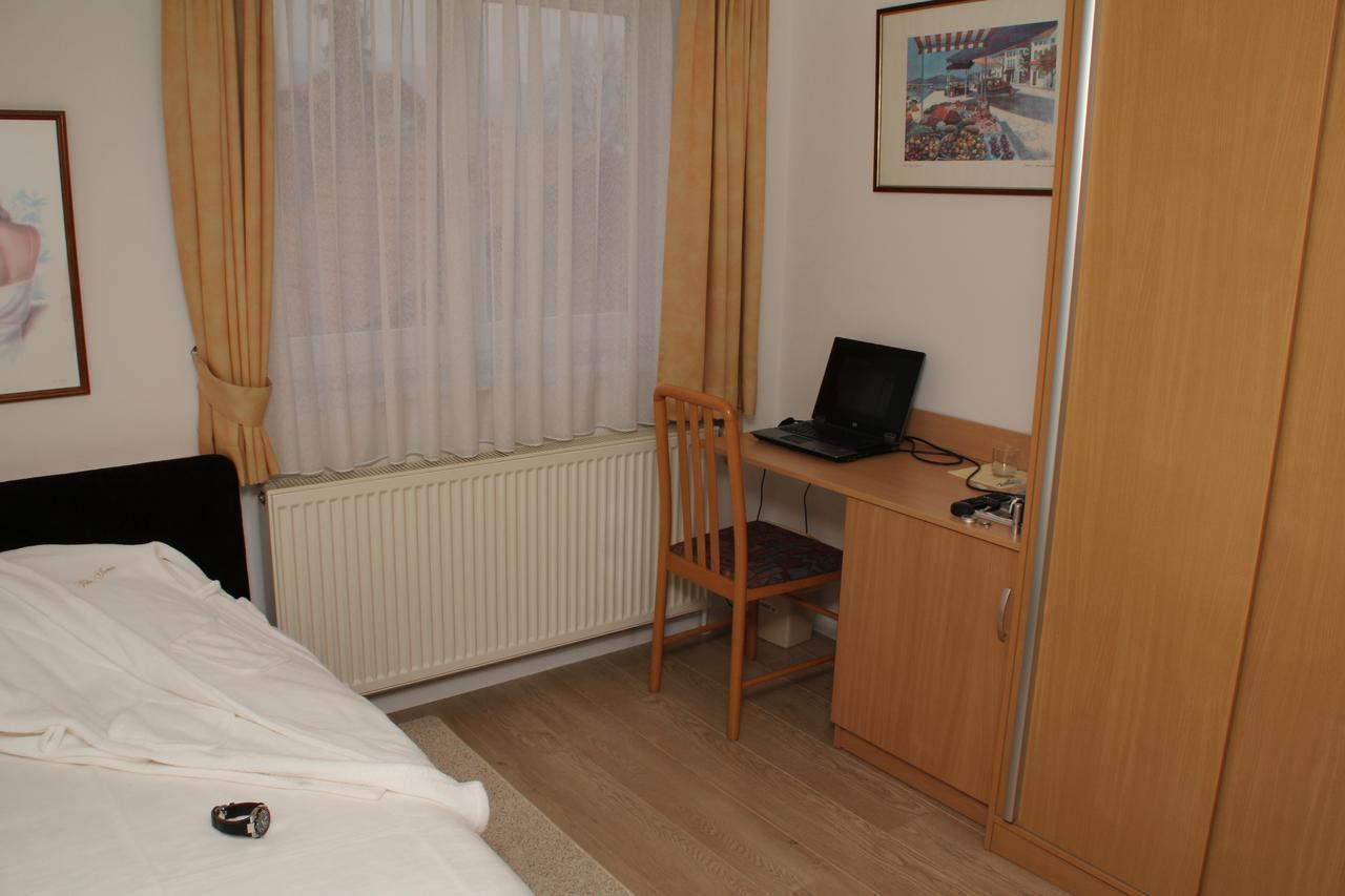 Hotel Vila Tina Загреб Экстерьер фото