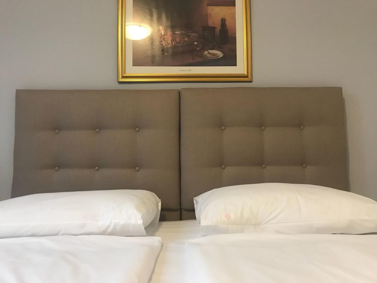 Hotel Vila Tina Загреб Экстерьер фото