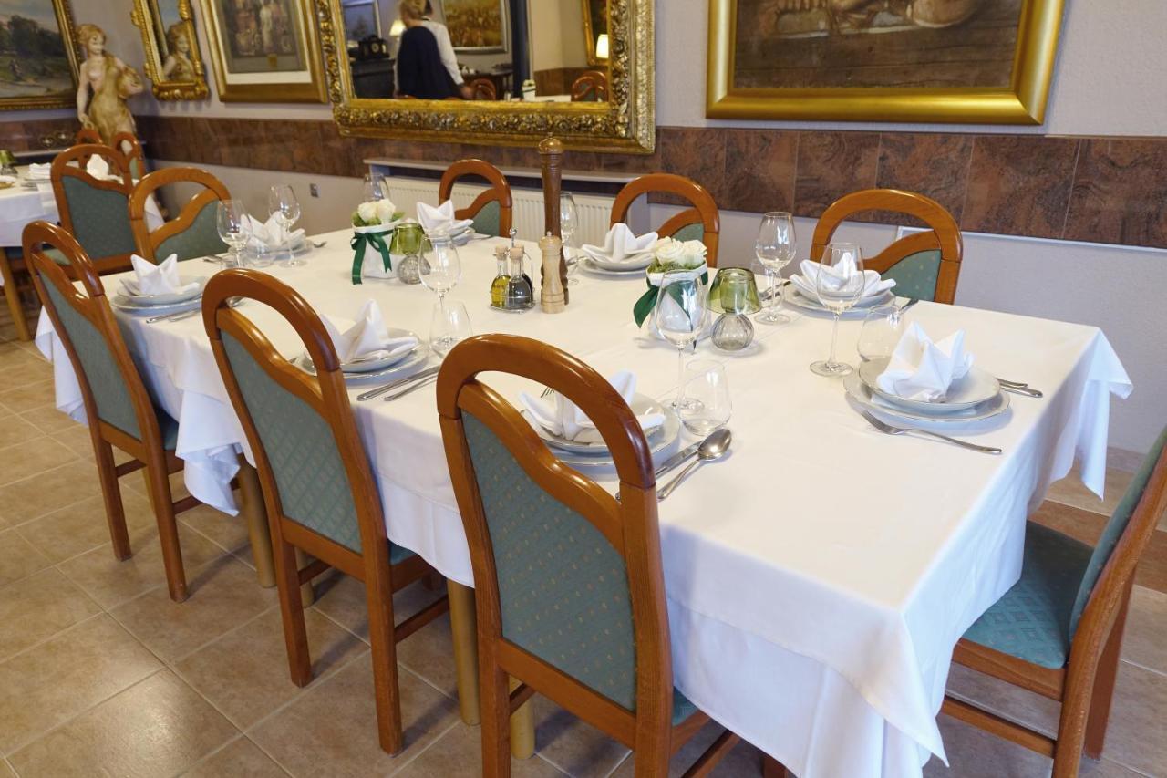 Hotel Vila Tina Загреб Экстерьер фото